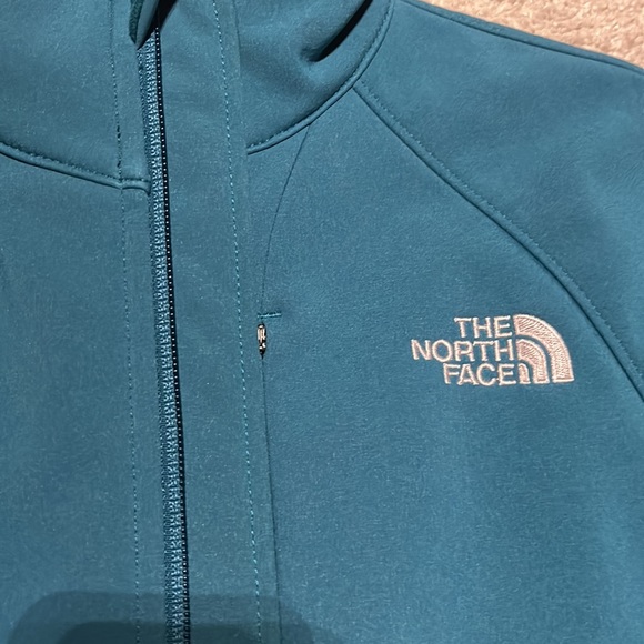Like new North Face Apex Bionic soft shell jacket - Picture 2 of 8